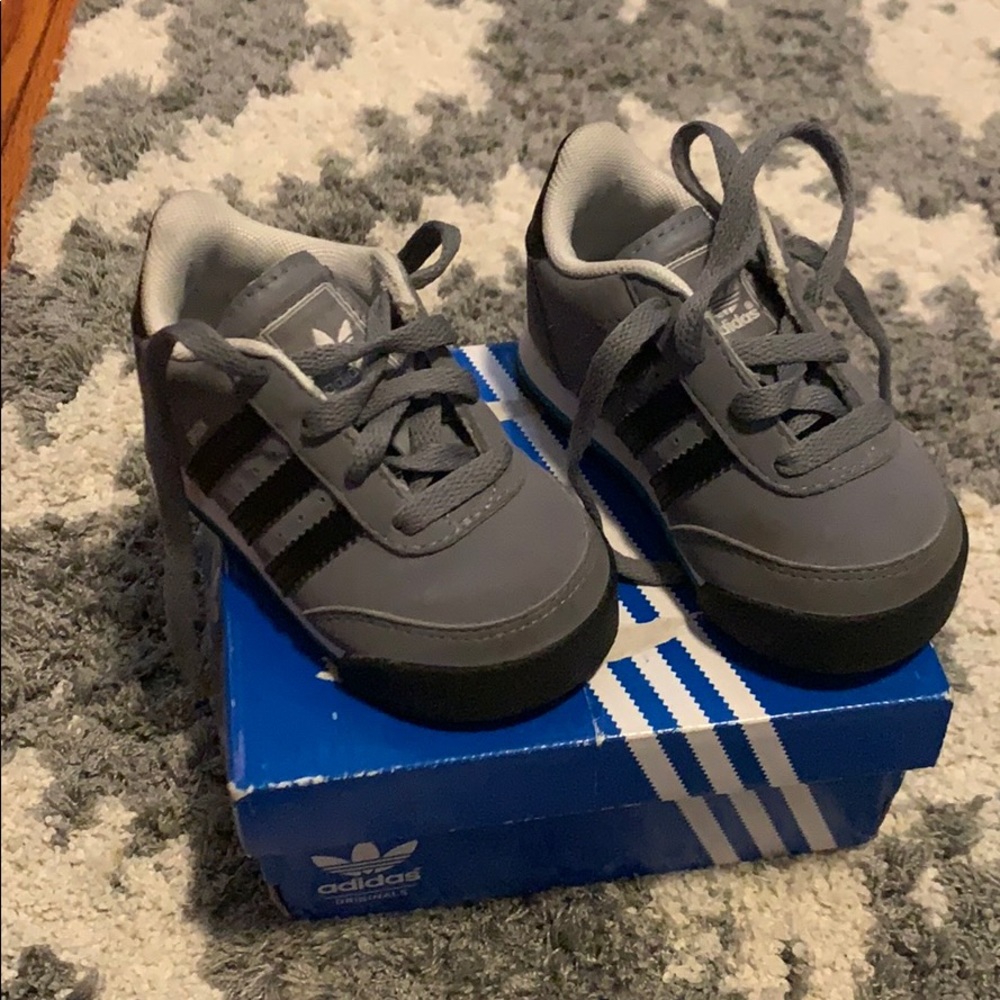 Gently worn ADIDAS ORION2 sneakers baby/toddler s4
